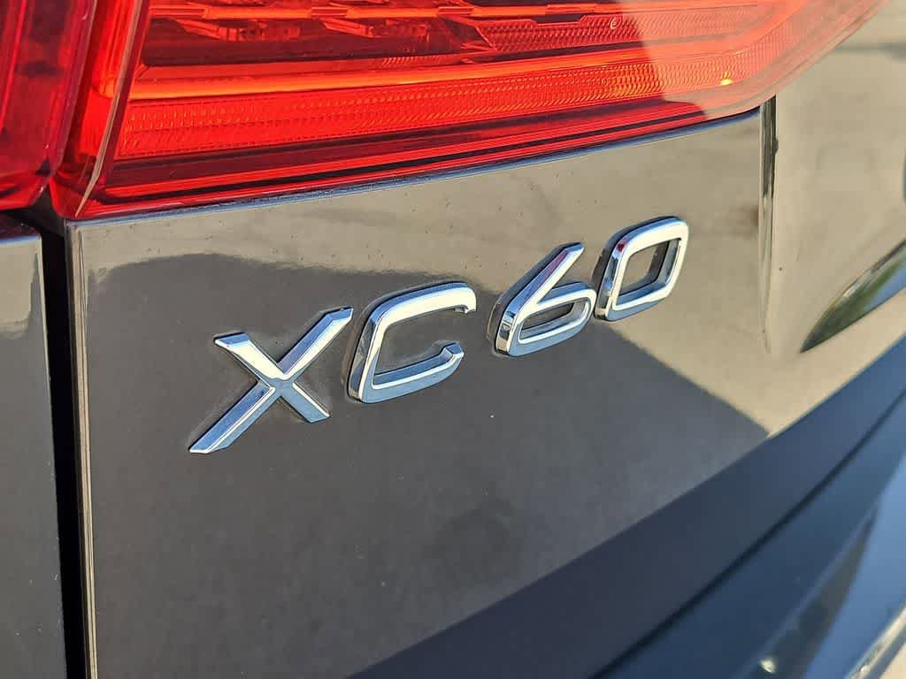 Used 2022 Volvo XC60 B5 Momentum AWD/4WD image 13