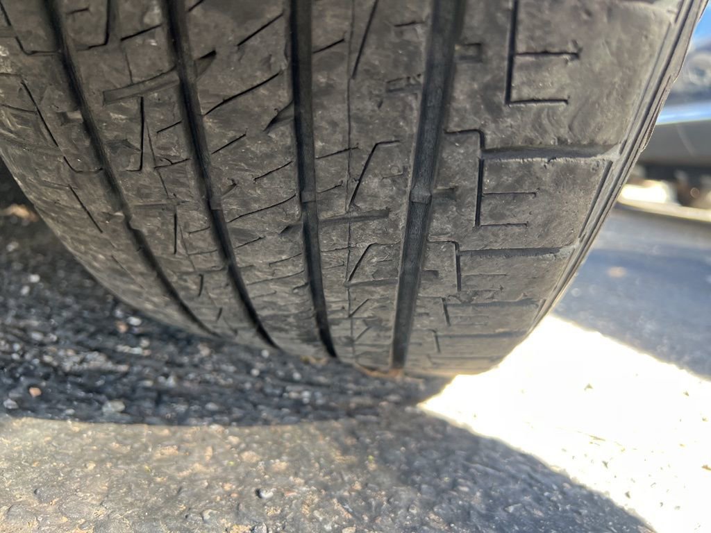 Used 2021 Chrysler Pacifica Limited w/ Uconnect Theater Family Group image 14