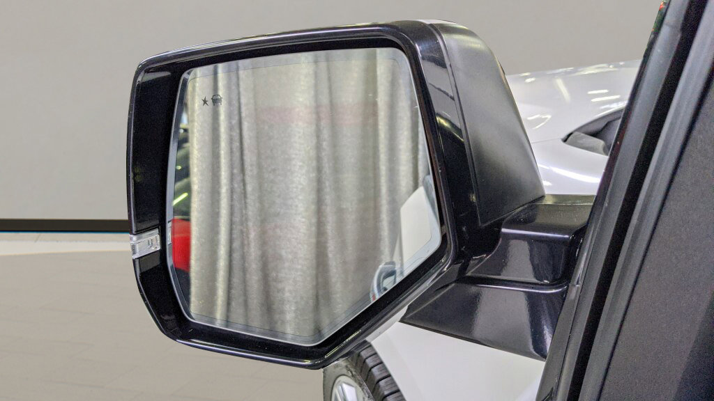 Used 2016 Cadillac Escalade Platinum image 36