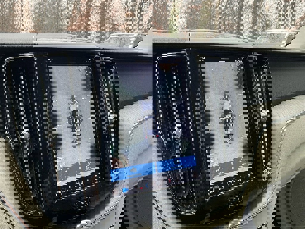 Certified 2023 Volvo XC60 B5 Plus image 23