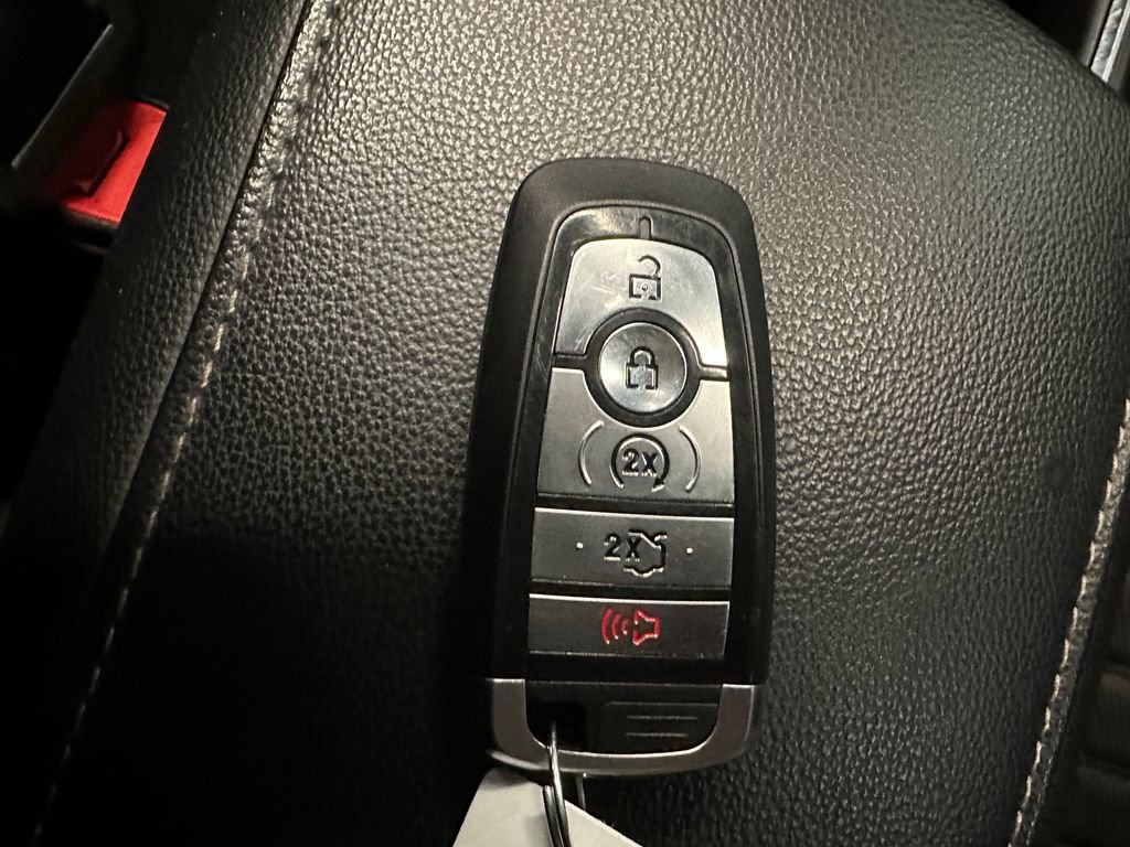 Used 2018 Ford Fusion SE w/ Fusion SE Technology Package FWD image 17