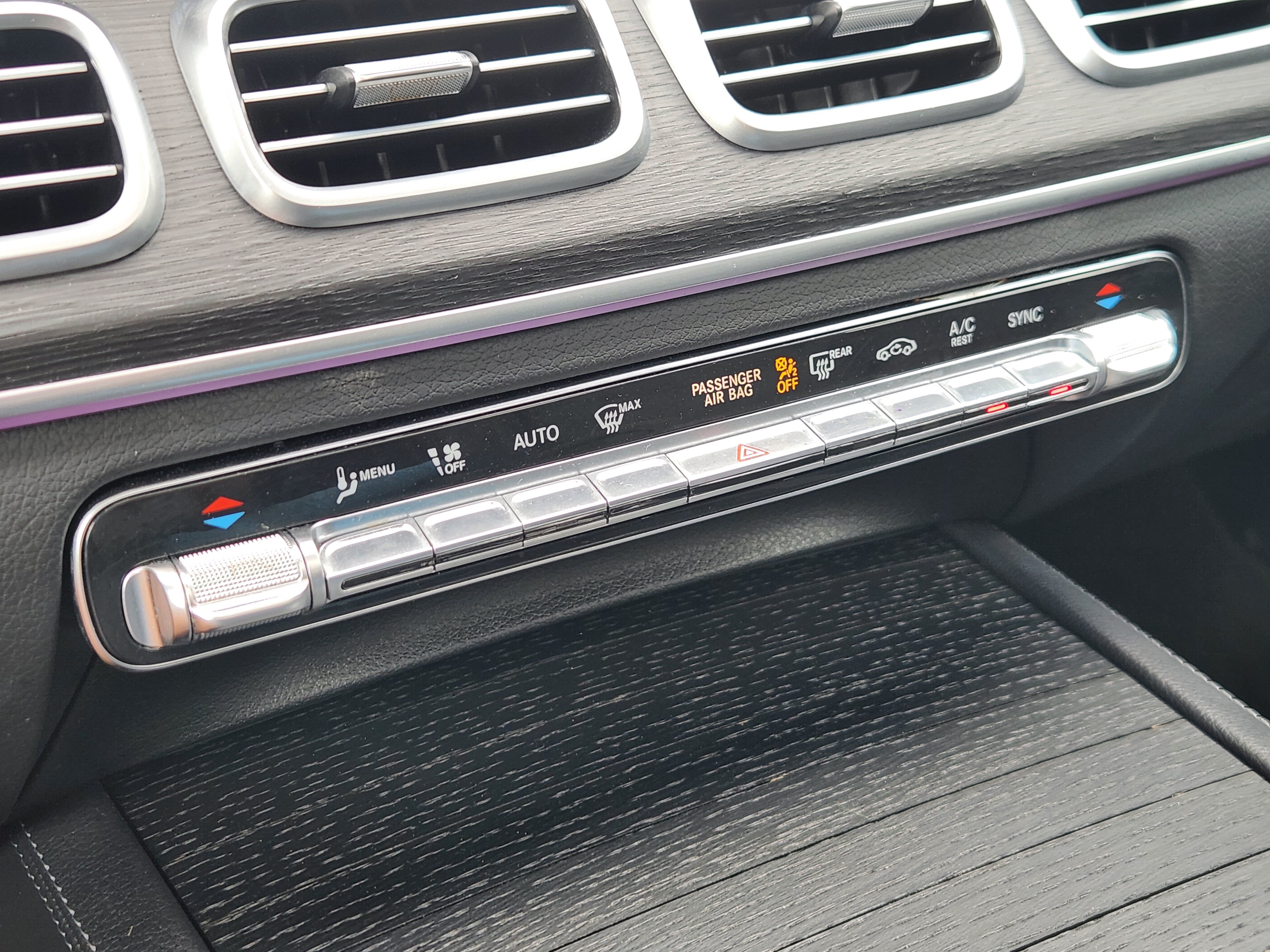 Used 2024 Mercedes-Benz GLS 450 4MATIC w/ AMG Line Exterior image 19