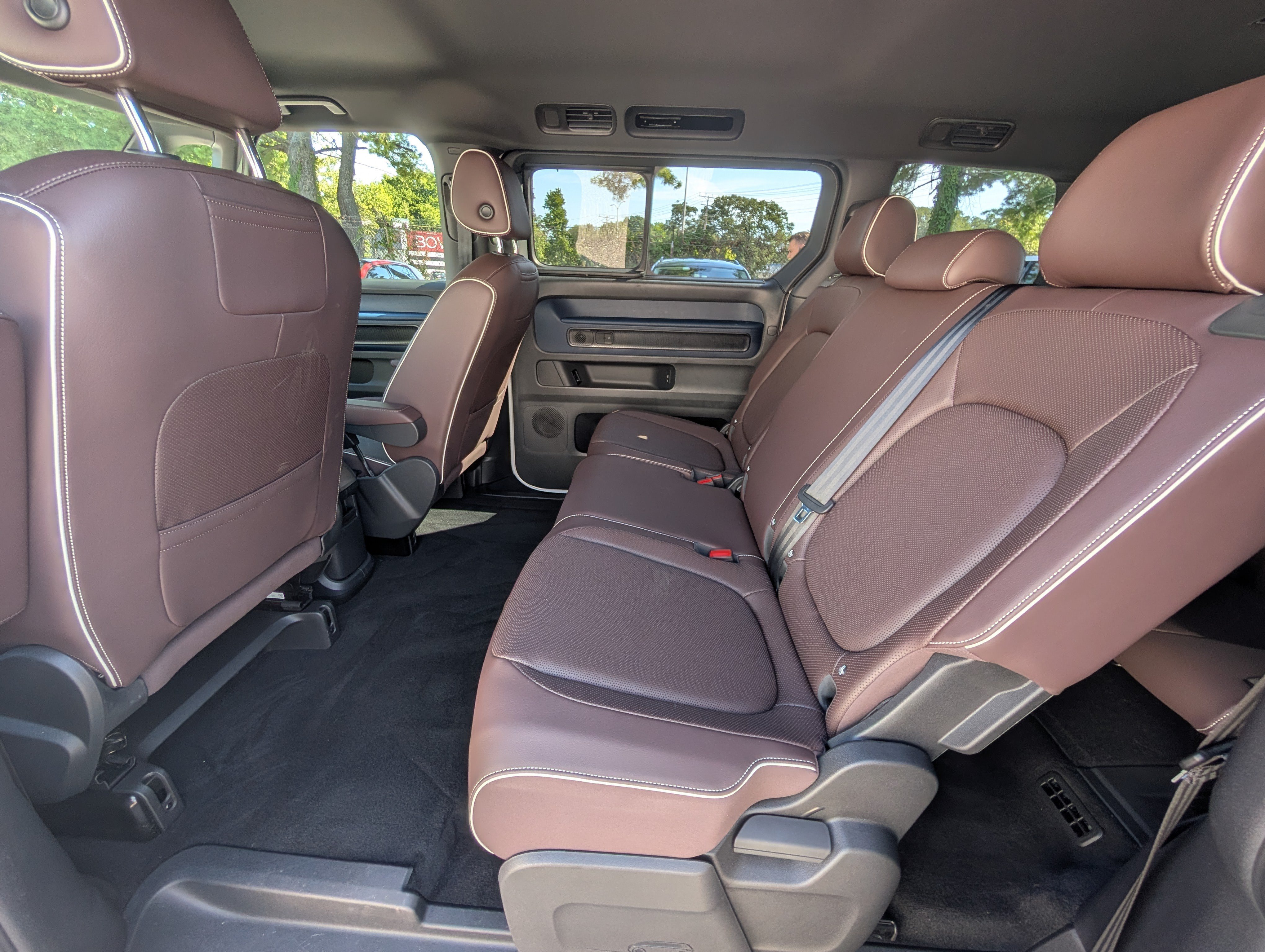 Used 2025 Volkswagen ID. Buzz Pro S Plus RWD image 16