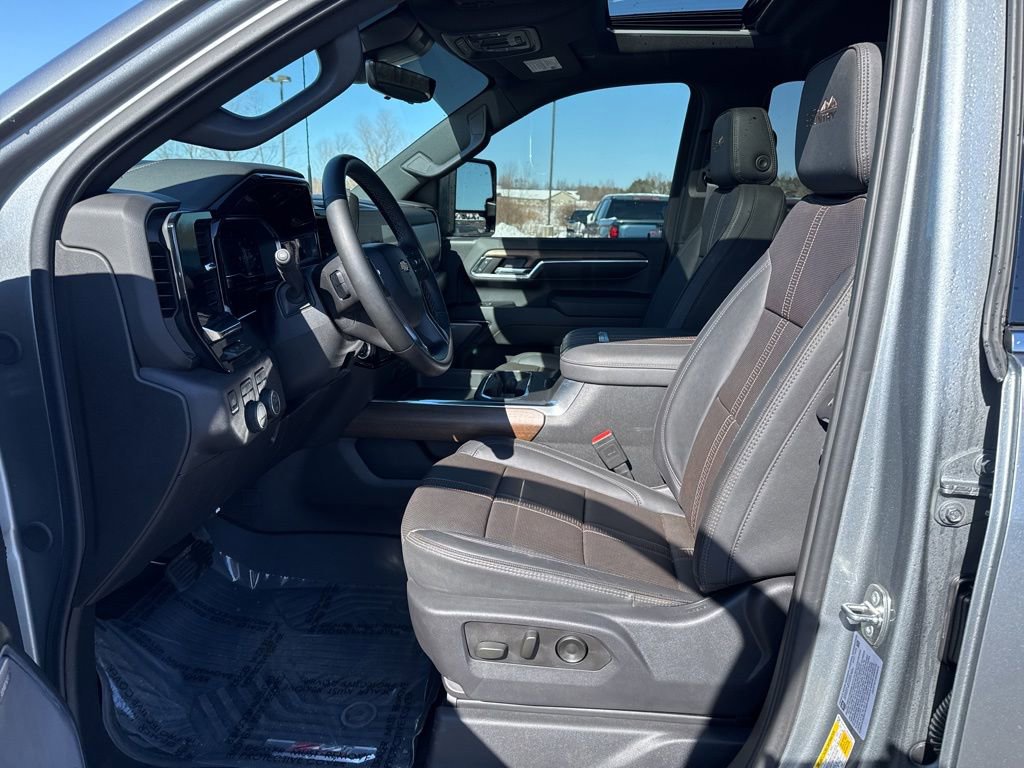 Used 2024 Chevrolet Silverado 3500 High Country w/ High Country Premium Package image 11