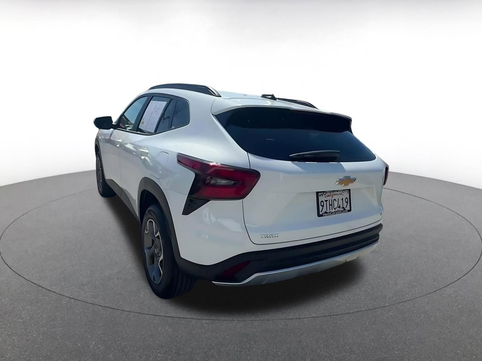 Used 2025 Chevrolet Trax LT image 11