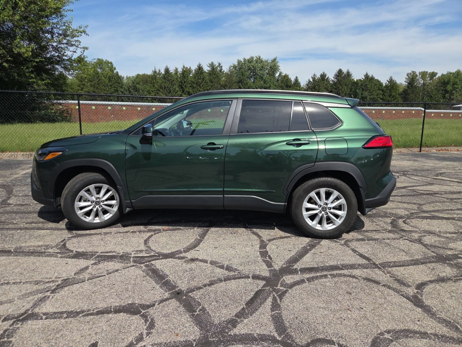 Used 2023 Toyota Corolla Cross LE AWD/4WD image 12
