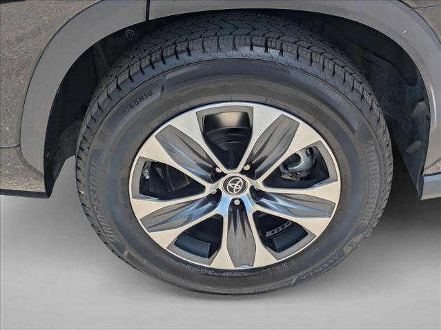 Used 2021 Toyota Highlander XLE FWD image 24