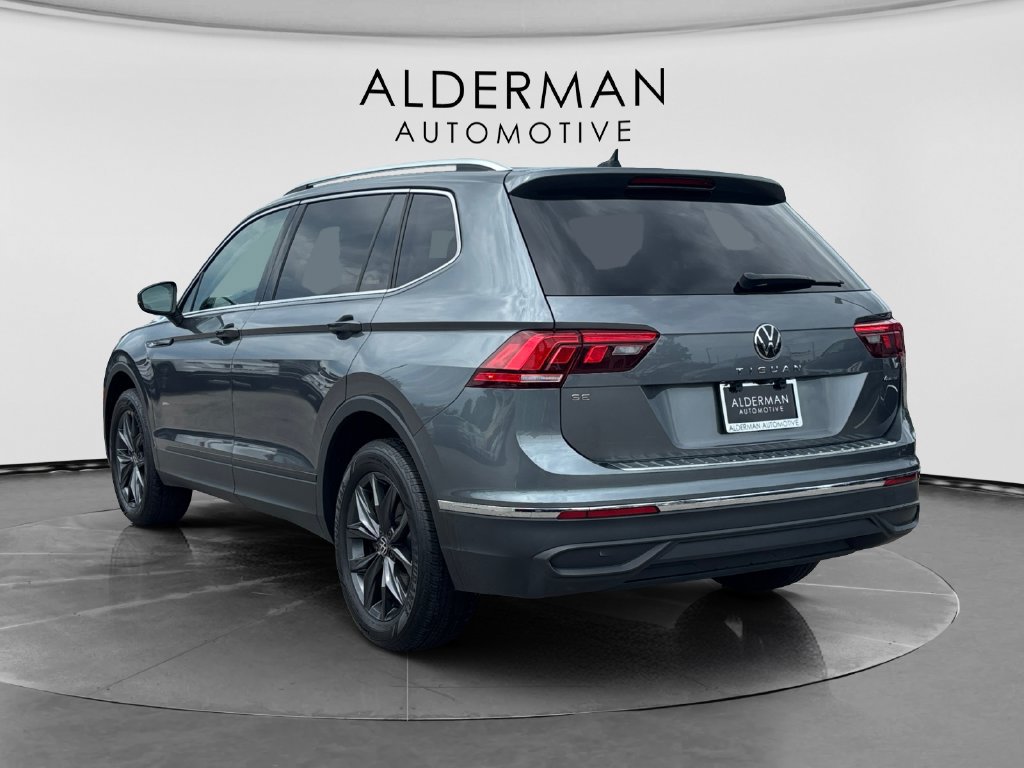 Used 2023 Volkswagen Tiguan SE AWD/4WD image 3