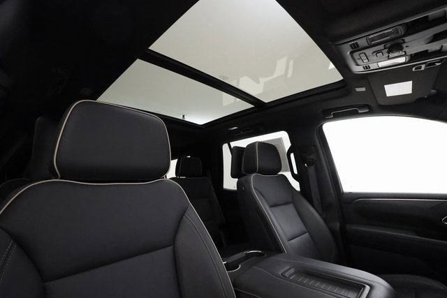 Used 2023 GMC Yukon SLT w/ SLT Premium Package image 30