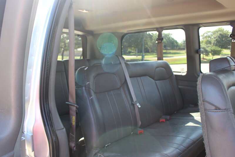Used 2019 Chevrolet Express 2500 LS w/ Driver Convenience Package RWD image 17