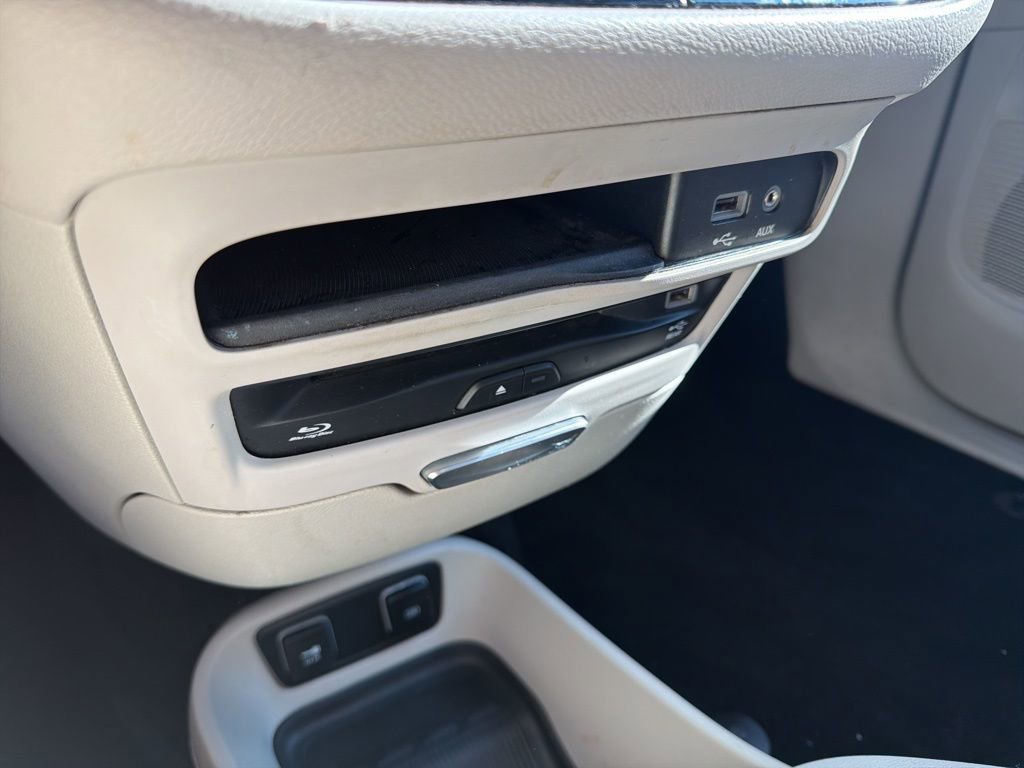 Used 2018 Chrysler Pacifica Touring-L Plus w/ Tire & Wheel Group image 33