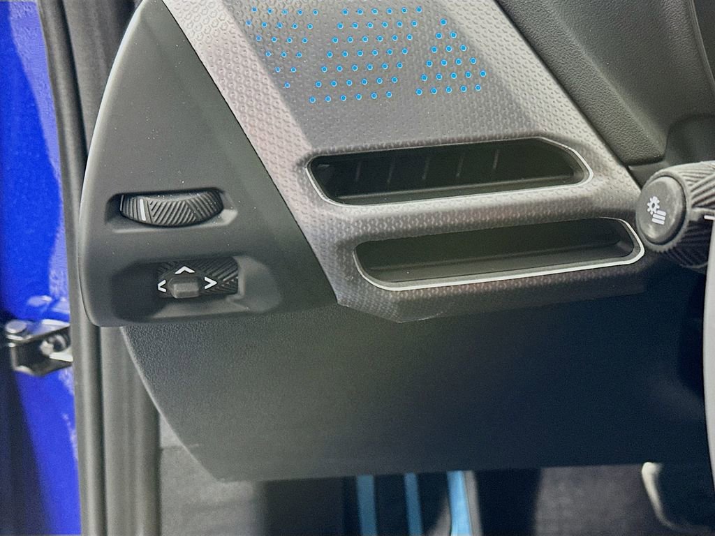 Used 2025 BMW M235i xDrive w/ Premium Package image 12