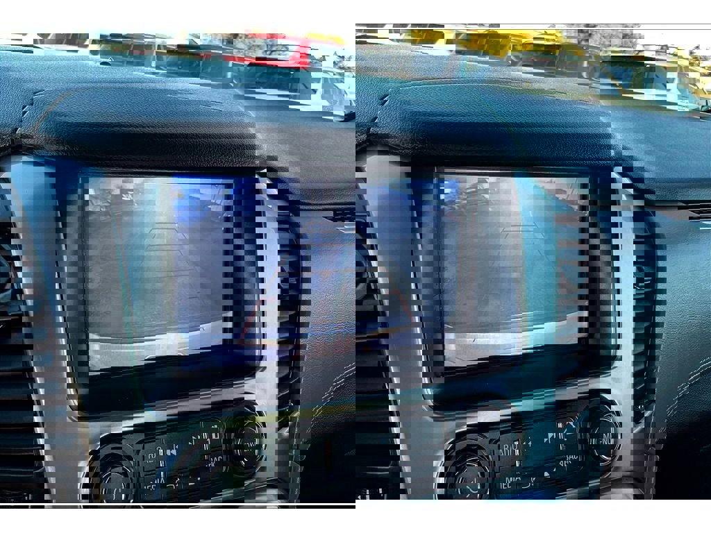 Used 2018 Chevrolet Suburban LT image 23