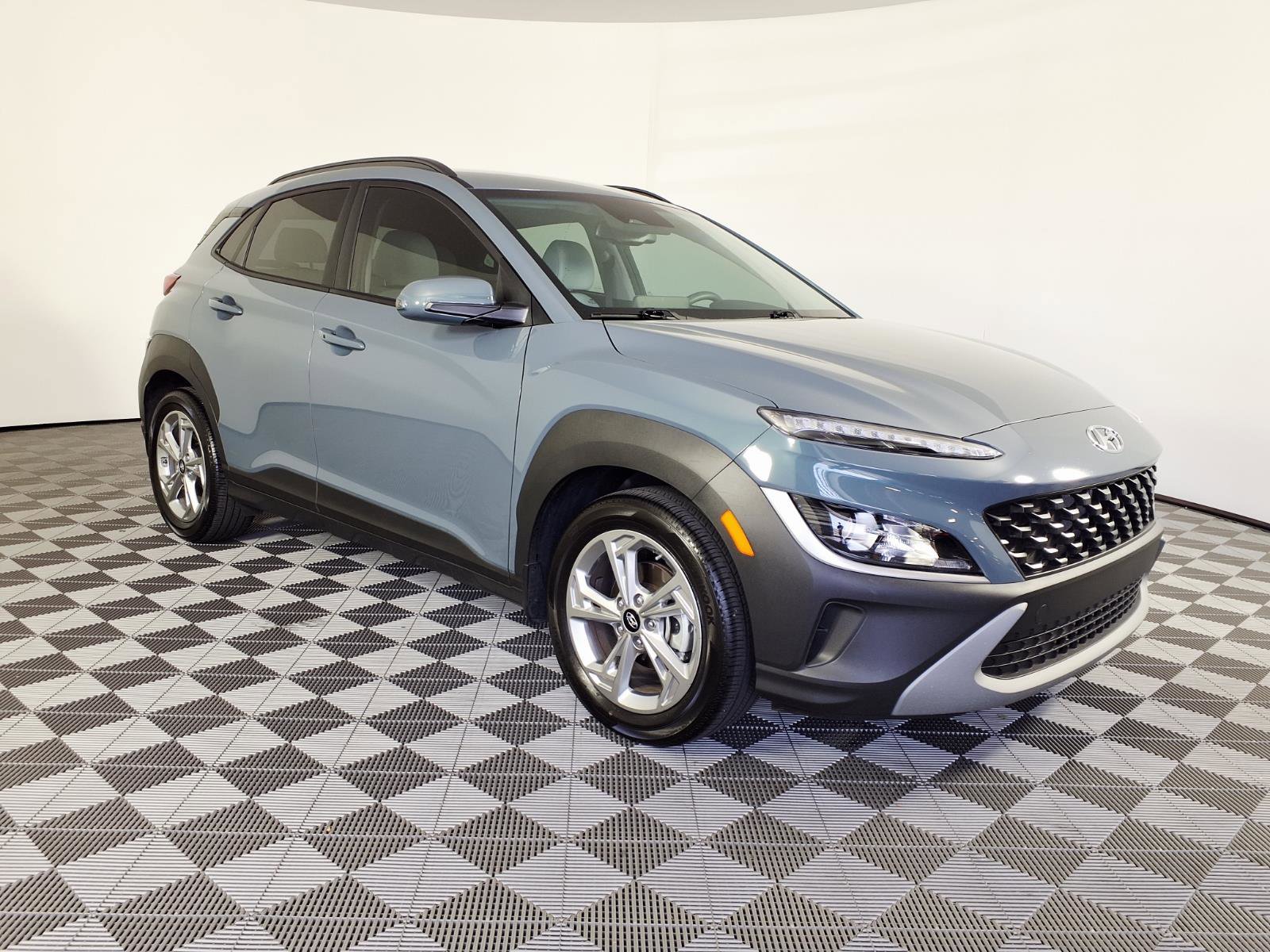 Certified 2022 Hyundai Kona SEL FWD image 3