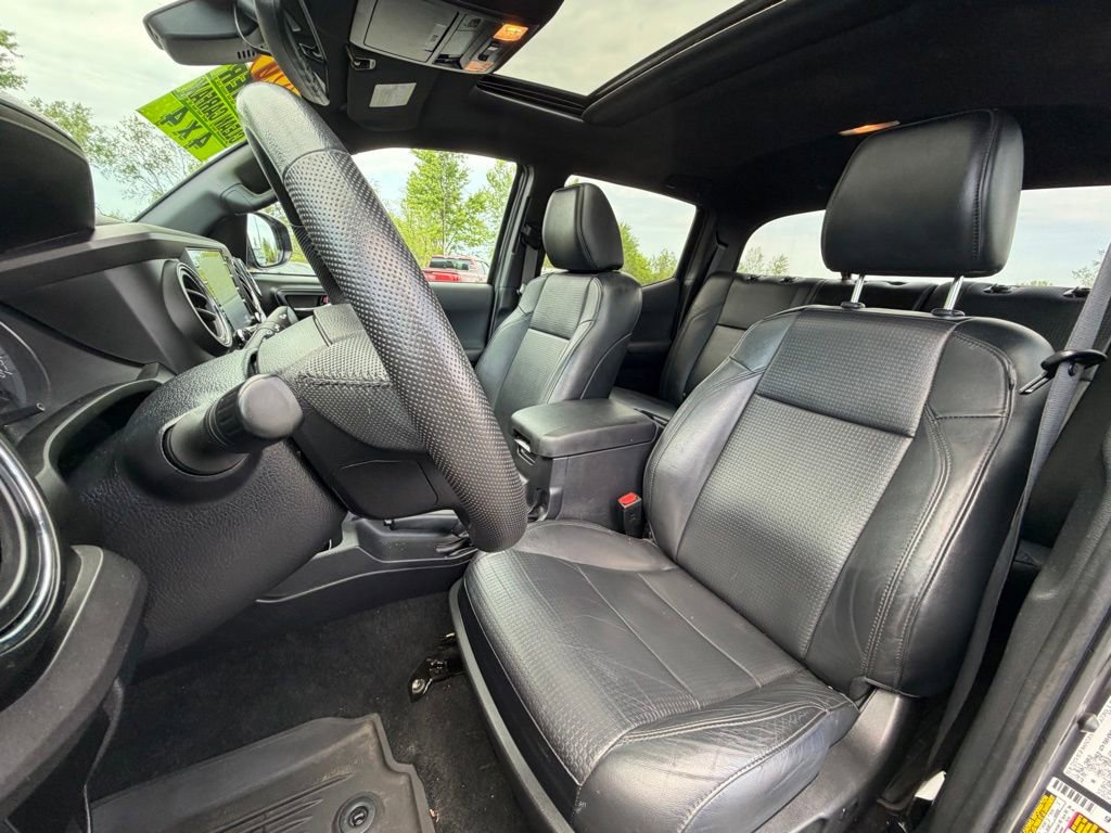 Used 2022 Toyota Tacoma TRD Sport w/ TRD Premium Sport Package AWD/4WD image 20