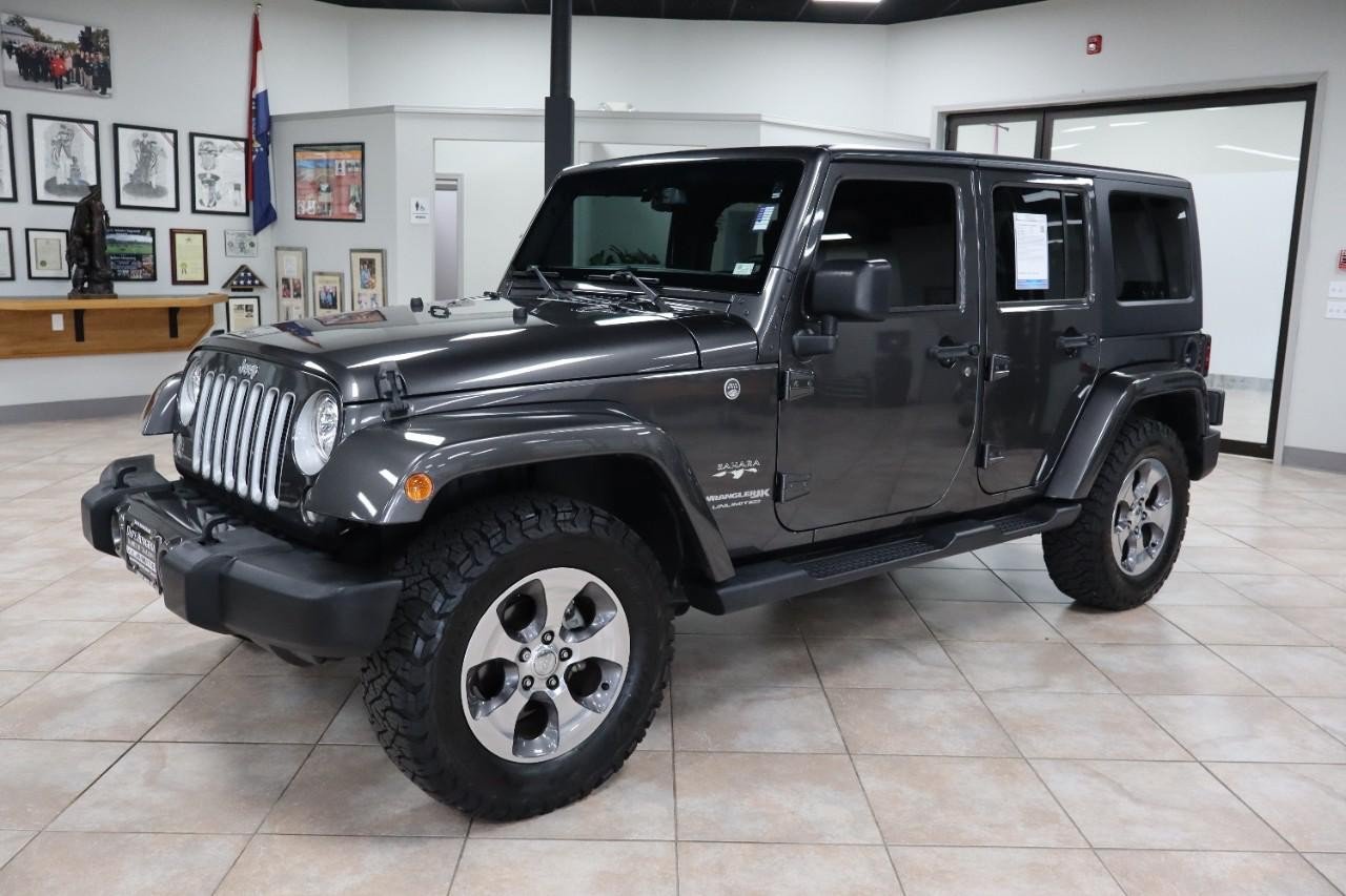 Used 2018 Jeep Wrangler Unlimited Sahara w/ Connectivity Group AWD/4WD image 2