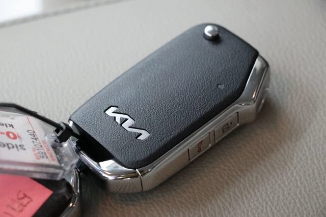 Used 2025 Kia Soul LX w/ LX Technology Package FWD image 34