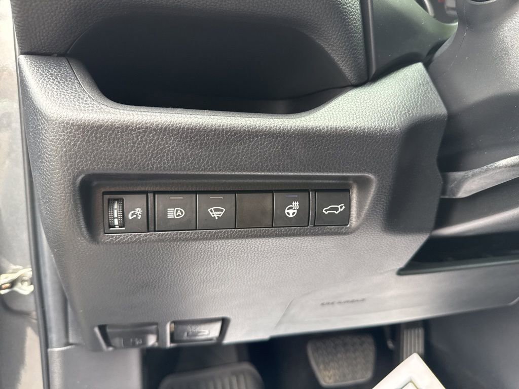 Used 2022 Toyota RAV4 XLE Premium image 23