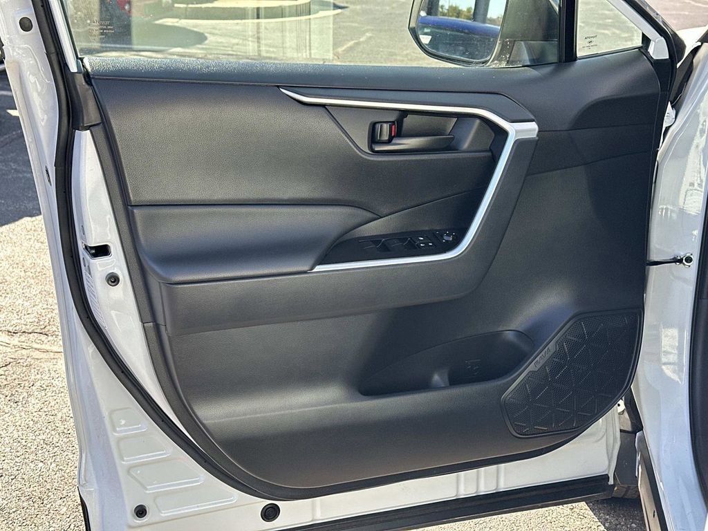 Used 2025 Toyota RAV4 LE image 21