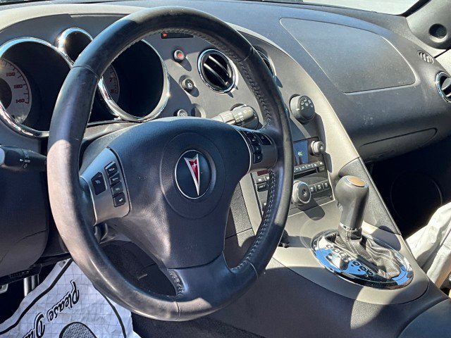 Used 2007 Pontiac Solstice Convertible w/ Premium Package RWD image 4
