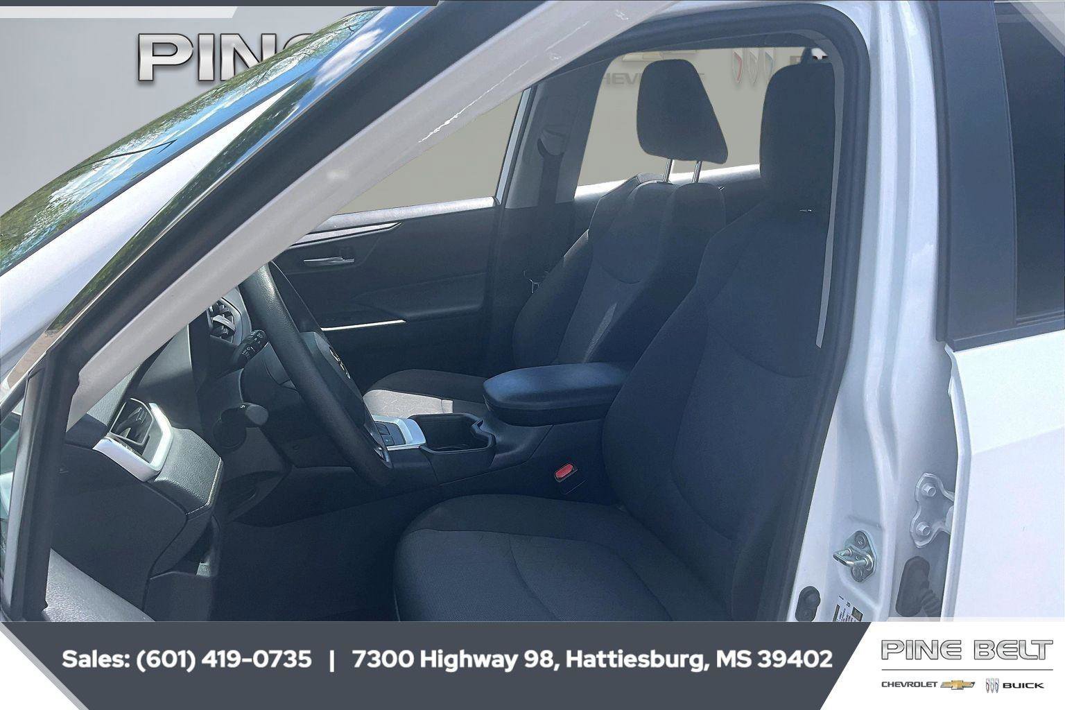 Used 2025 Toyota RAV4 XLE AWD/4WD image 18