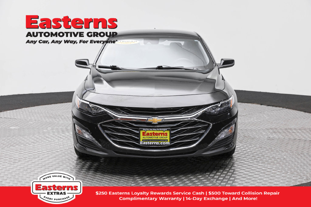 Used 2025 Chevrolet Malibu LT FWD image 3