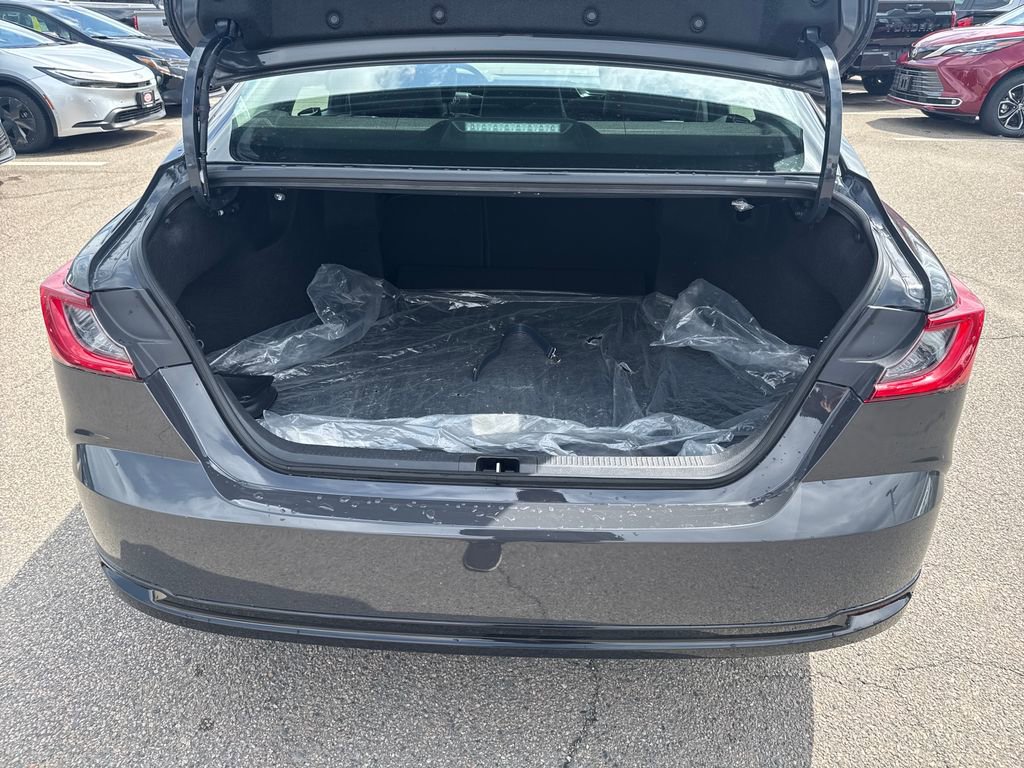 Used 2025 Toyota Camry XLE image 35