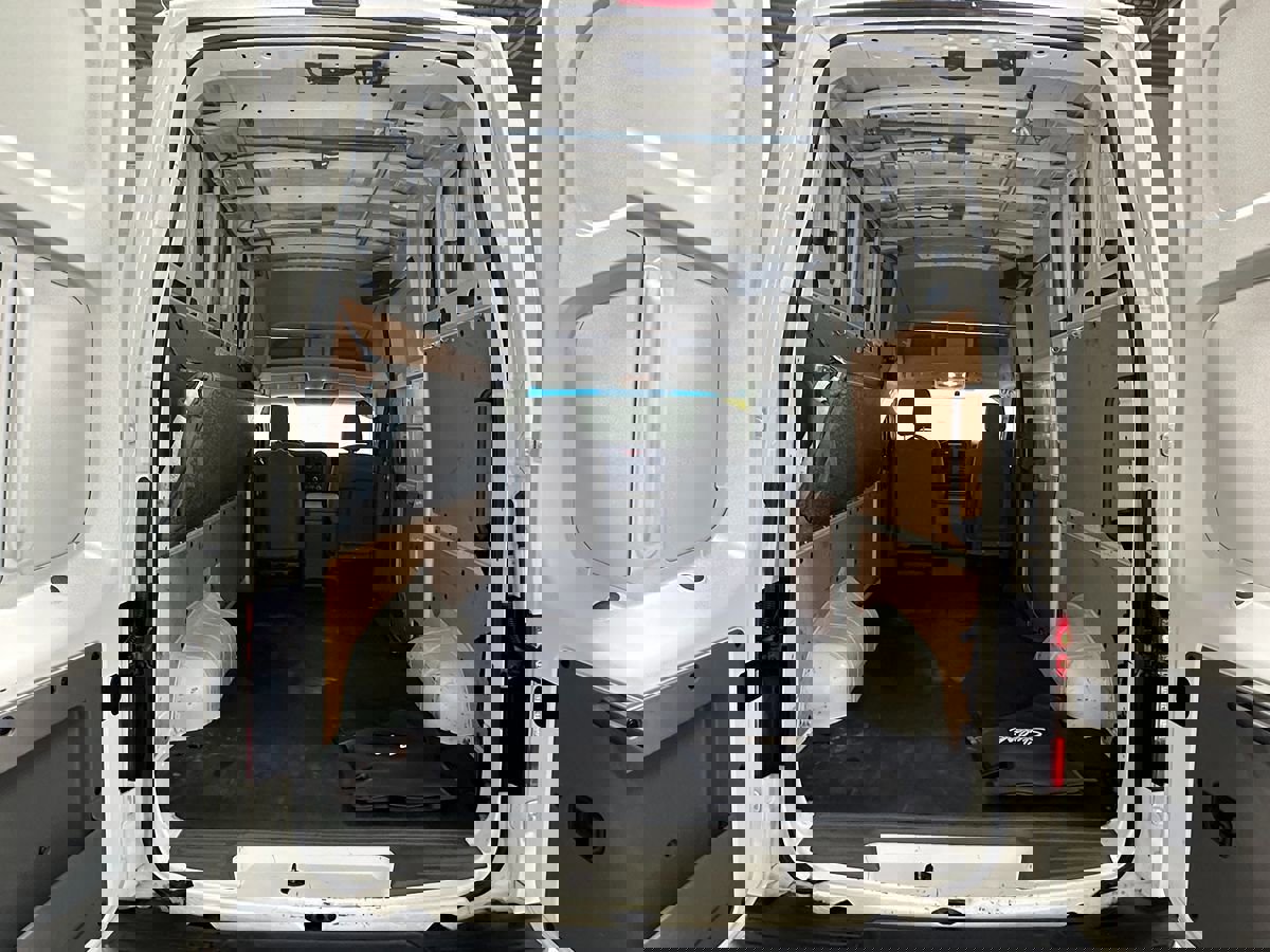 Used 2014 Nissan NV 2500 SV image 8