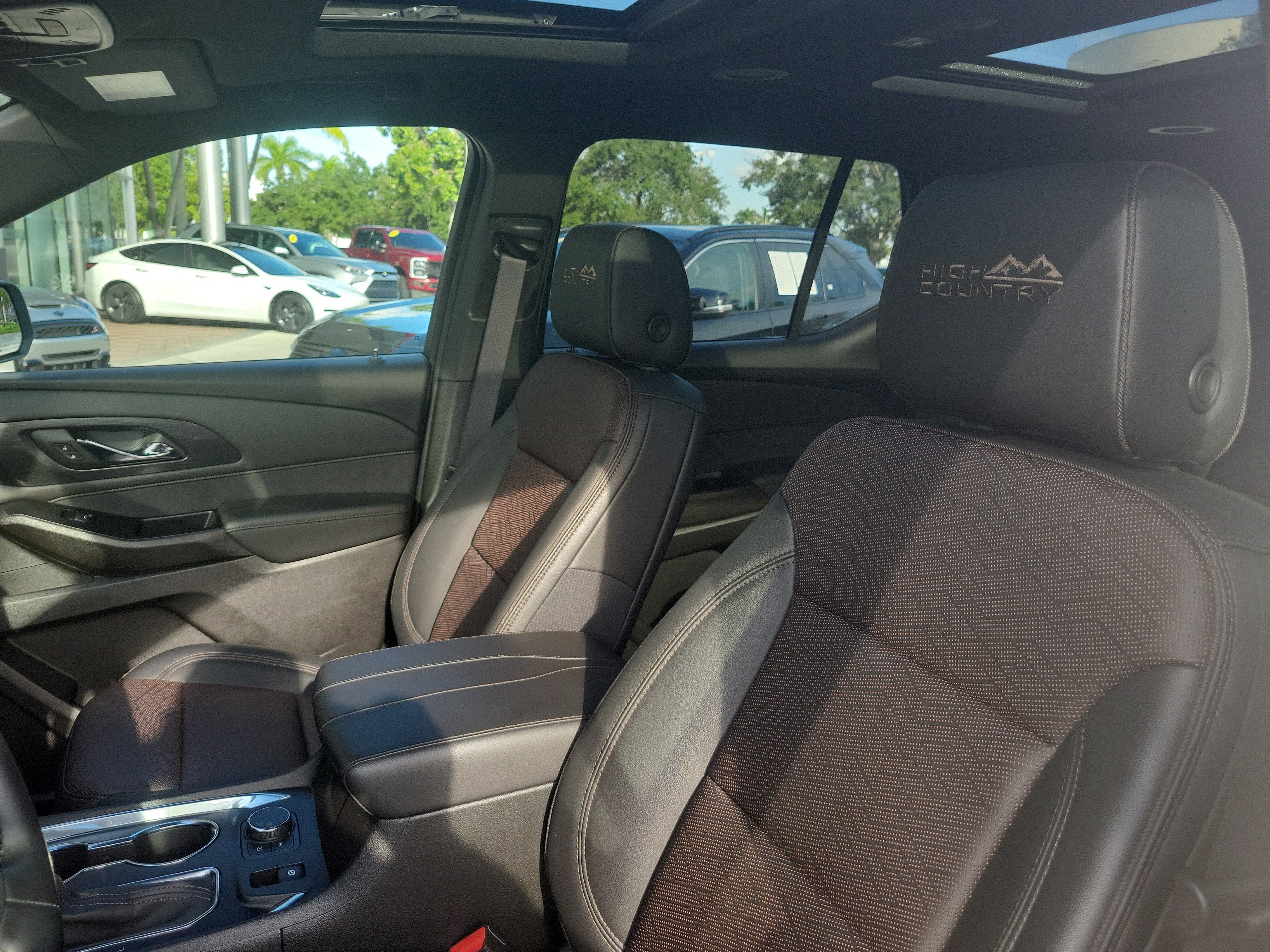Used 2023 Chevrolet Traverse High Country FWD image 26