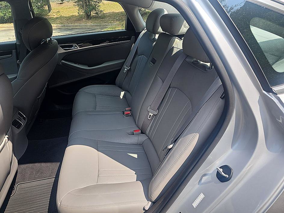 Used 2015 Hyundai Genesis 3.8 RWD image 28