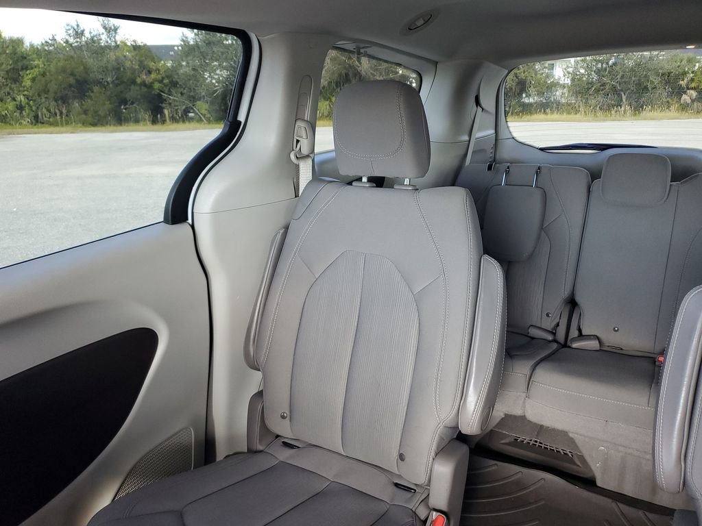 Used 2019 Chrysler Pacifica LX image 12