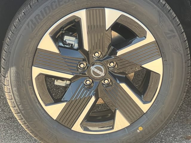 New 2026 Nissan Kicks SV w/ Charging Package AWD/4WD image 6