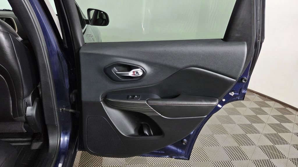 Used 2015 Jeep Cherokee Limited image 33