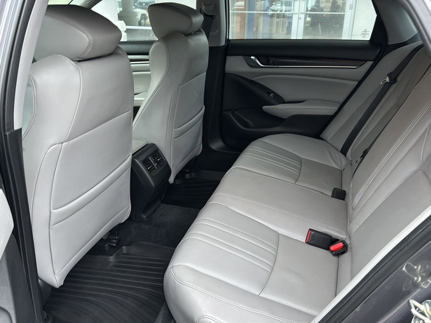 Used 2018 Honda Accord Touring image 9