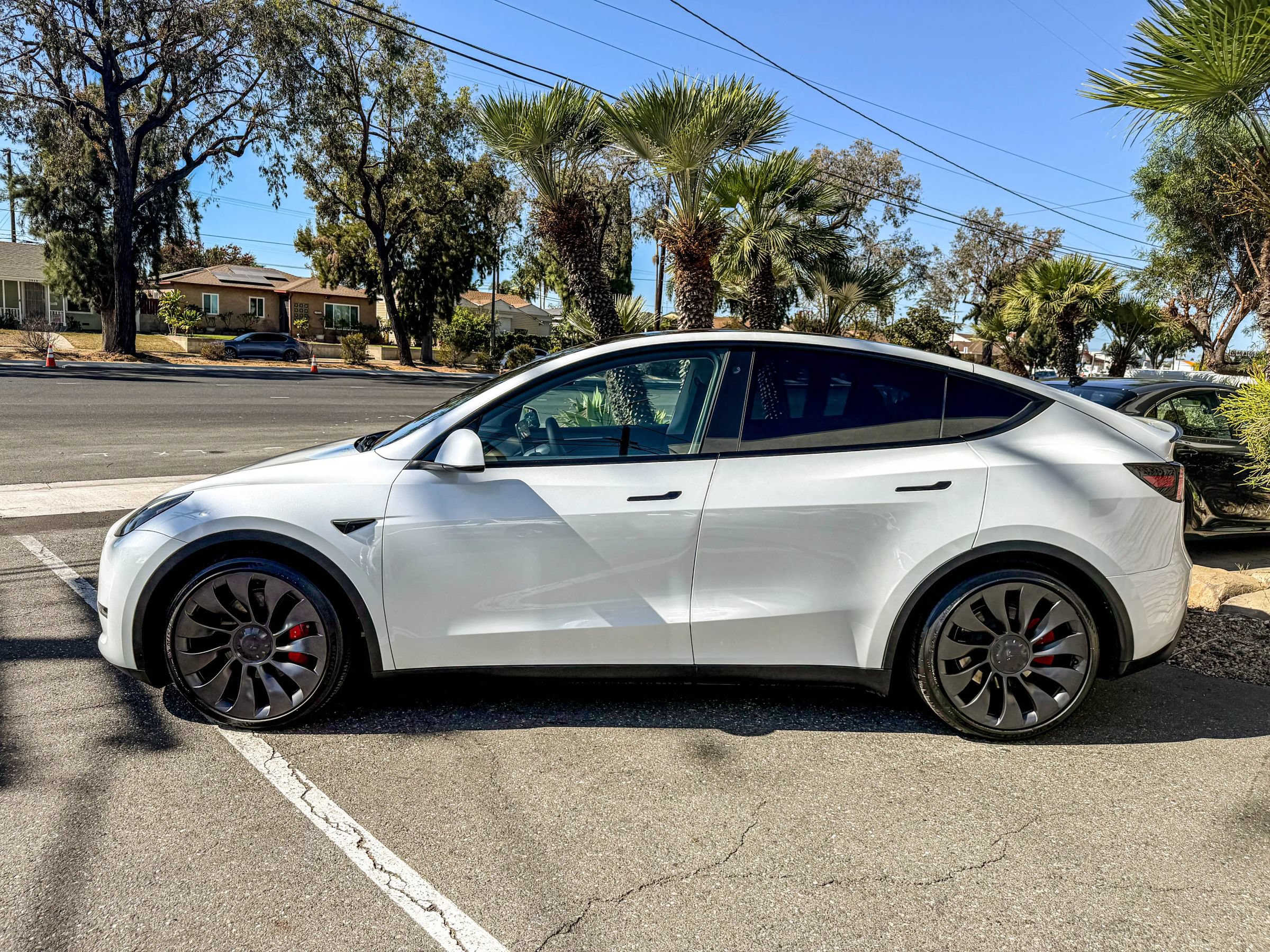 Used 2023 Tesla Model Y Performance AWD/4WD image 13