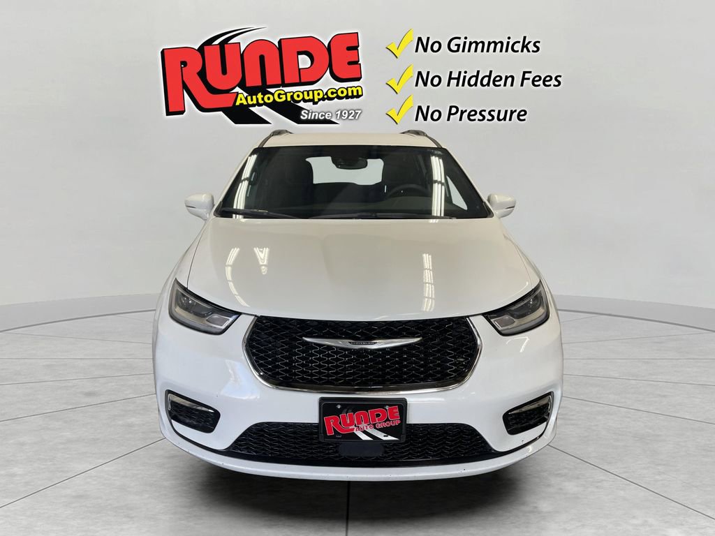 Used 2022 Chrysler Pacifica Touring FWD image 2