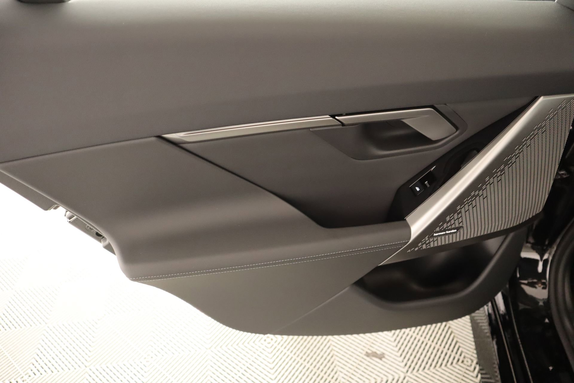 New 2026 BMW i5 eDrive40 w/ M Sport Package AWD/4WD image 18