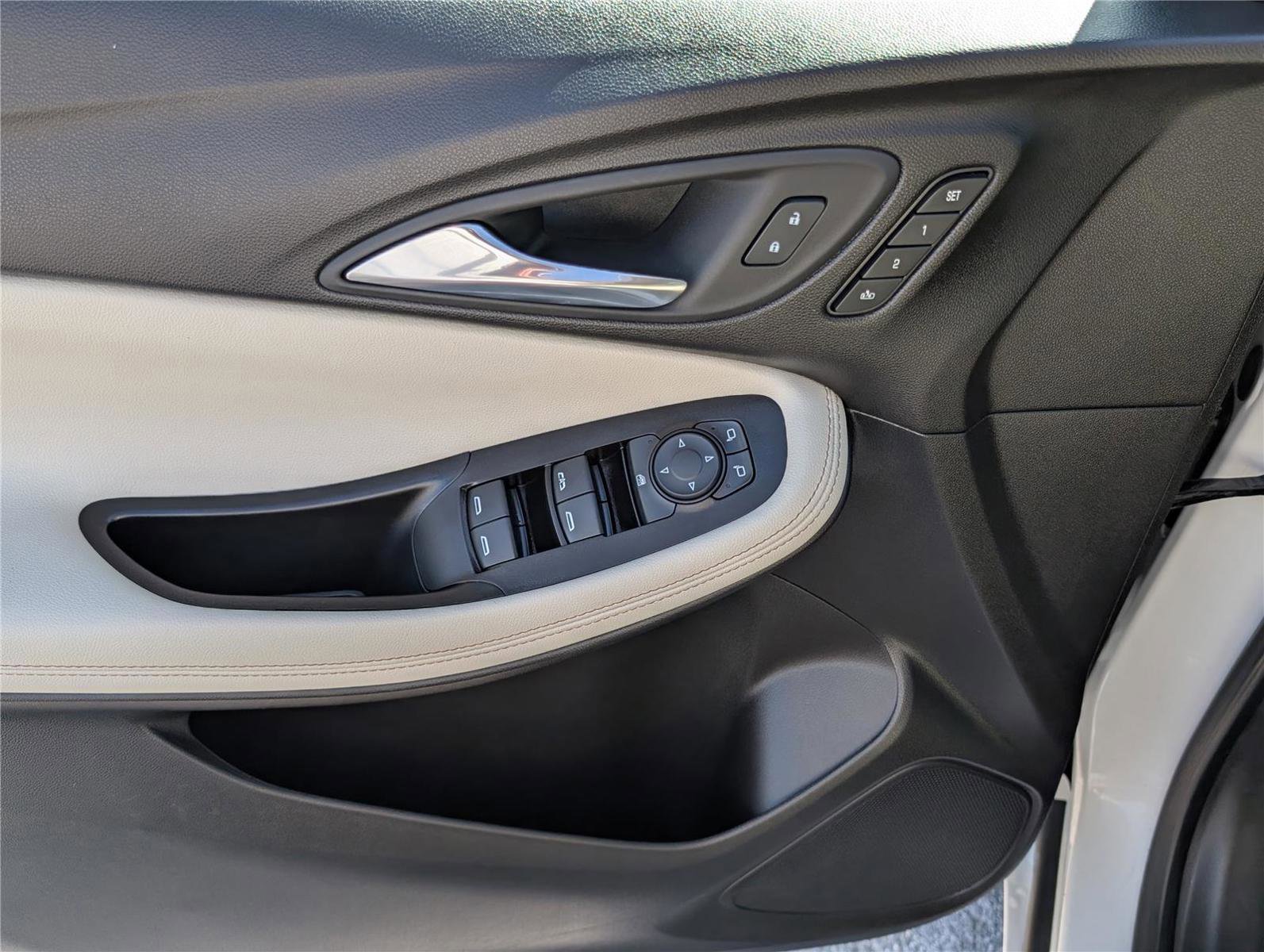 Used 2024 Buick Encore GX Avenir image 19