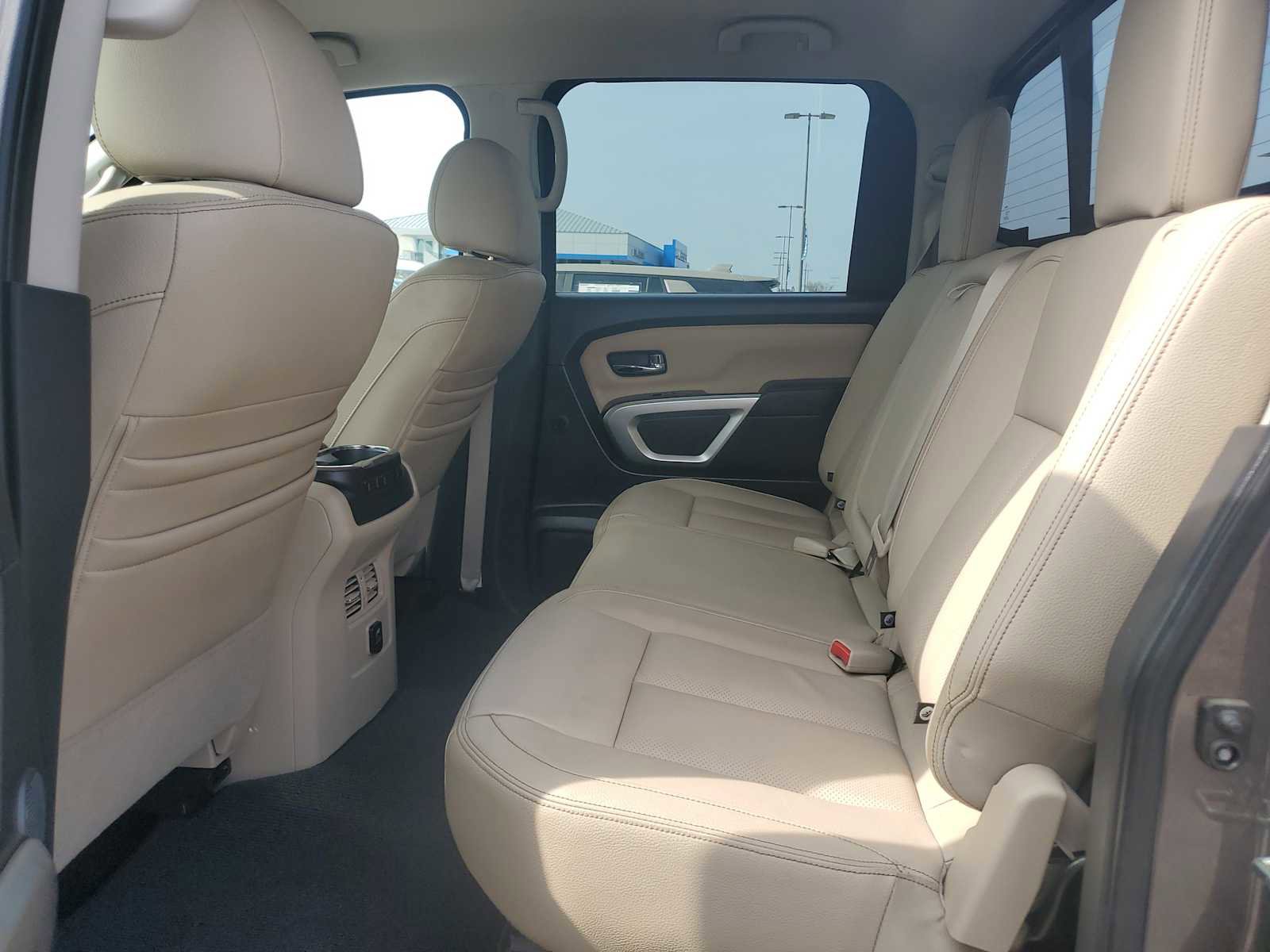 Used 2018 Nissan Titan SL image 13