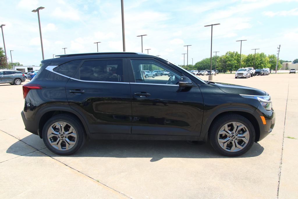 Used 2024 Kia Seltos S FWD image 4