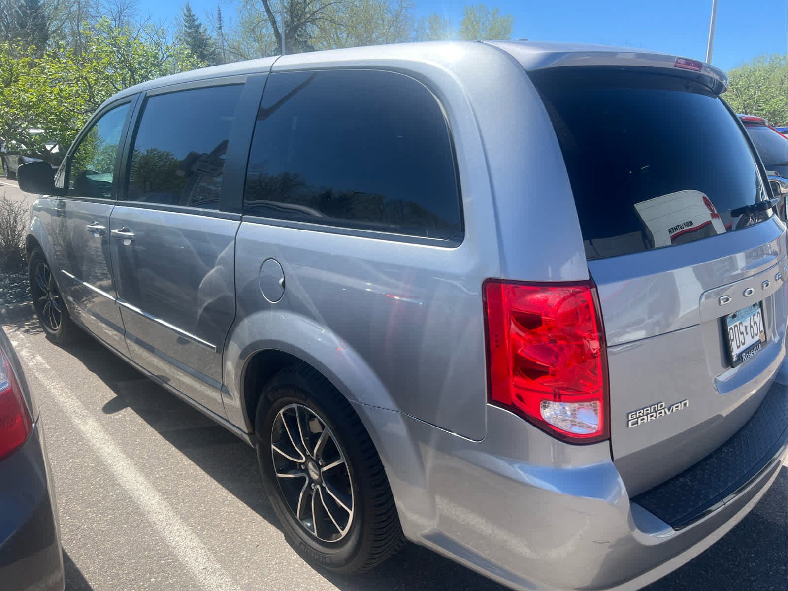 Used 2017 Dodge Grand Caravan SXT w/ Driver Convenience Group FWD image 3