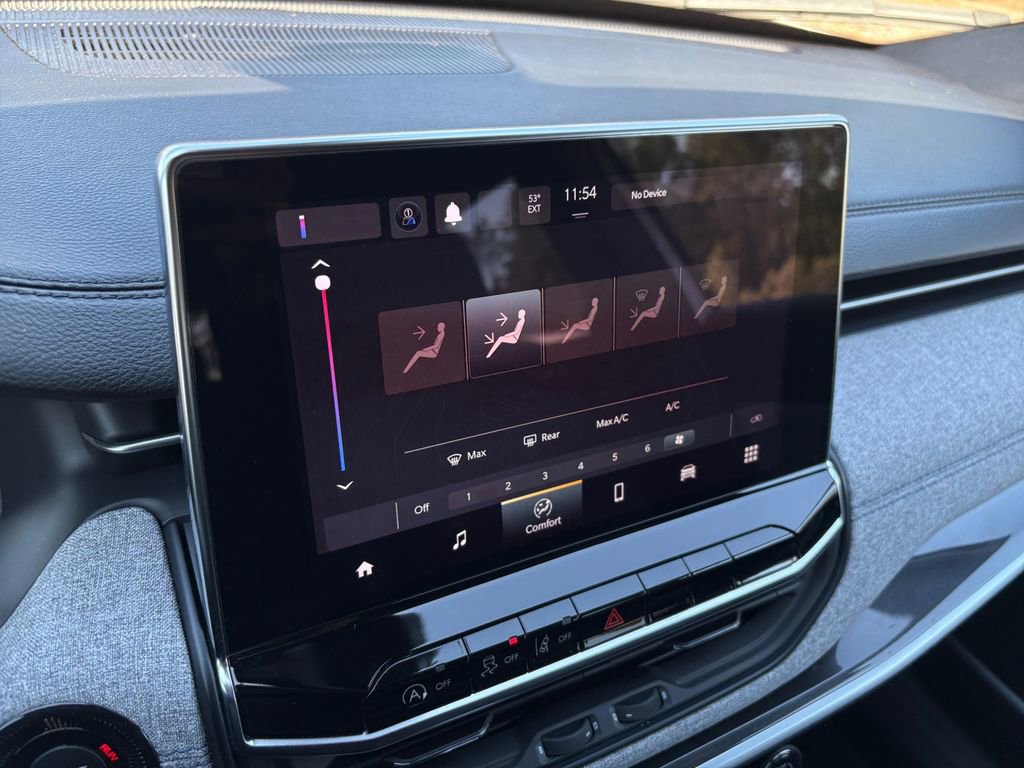 Used 2024 Jeep Compass Latitude image 25