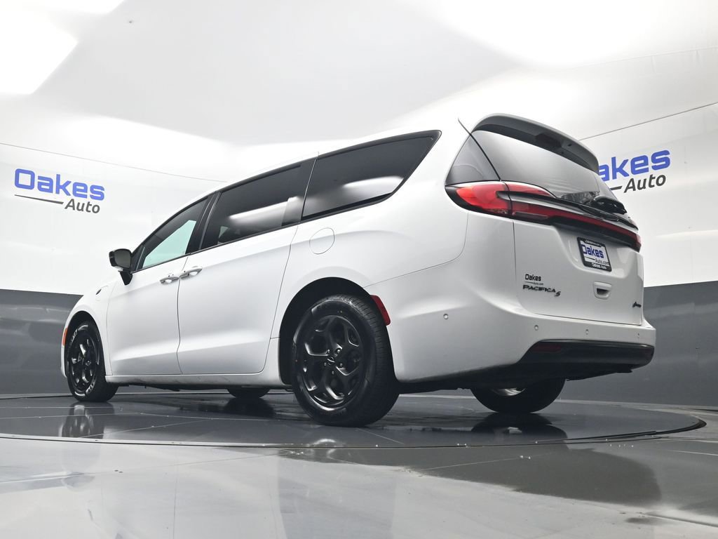 Used 2024 Chrysler Pacifica Select image 43