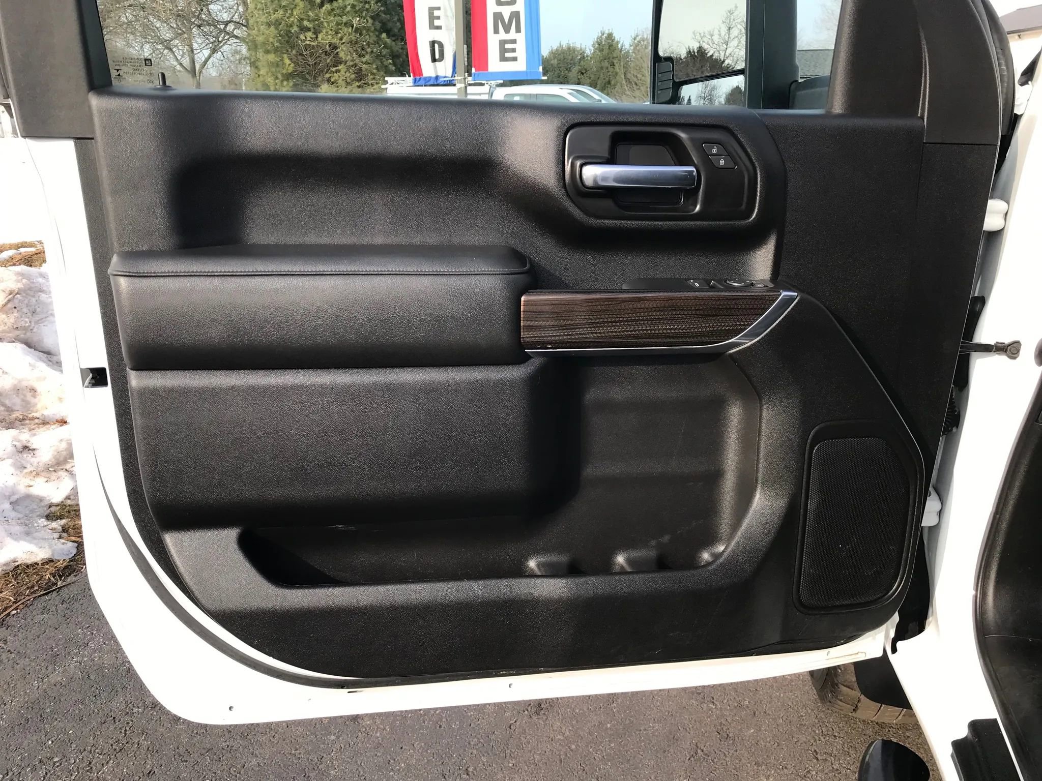 Used 2022 Chevrolet Silverado 3500 LT w/ Convenience Package image 9