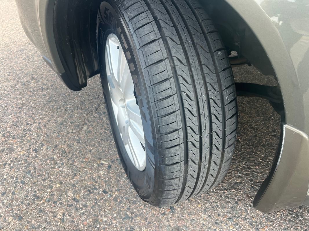 Used 2005 Subaru Outback 2.5i image 25