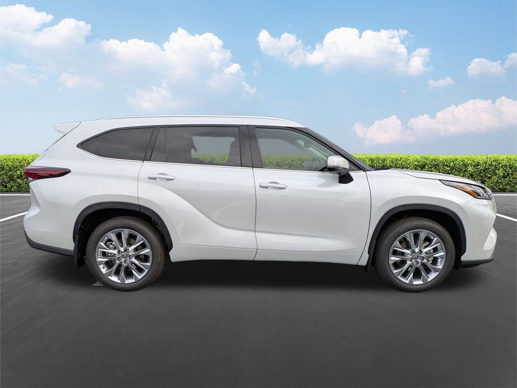New 2026 Toyota Highlander Limited image 3