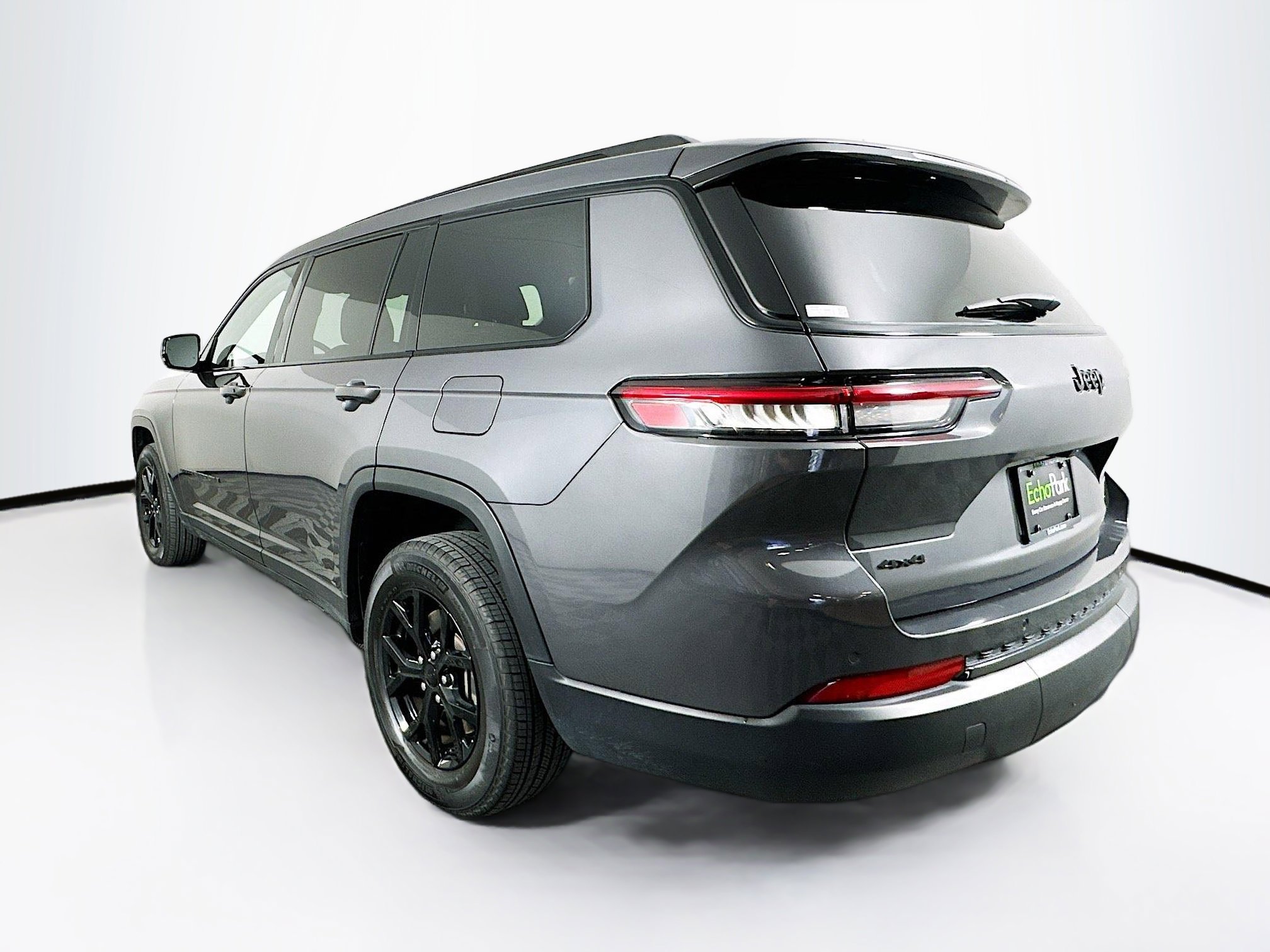 Used 2024 Jeep Grand Cherokee L Laredo image 5