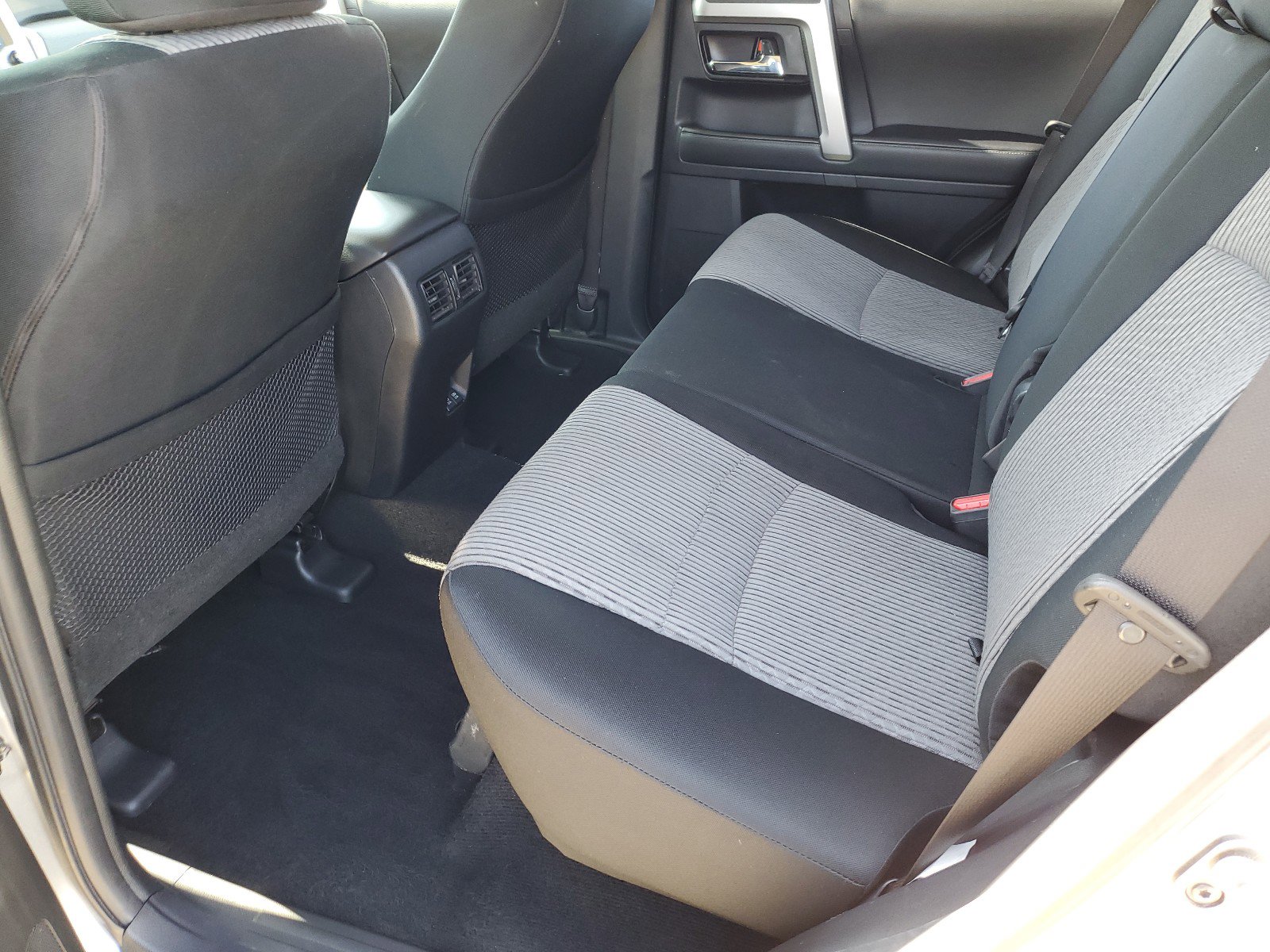 Used 2020 Toyota 4Runner SR5 AWD/4WD image 13