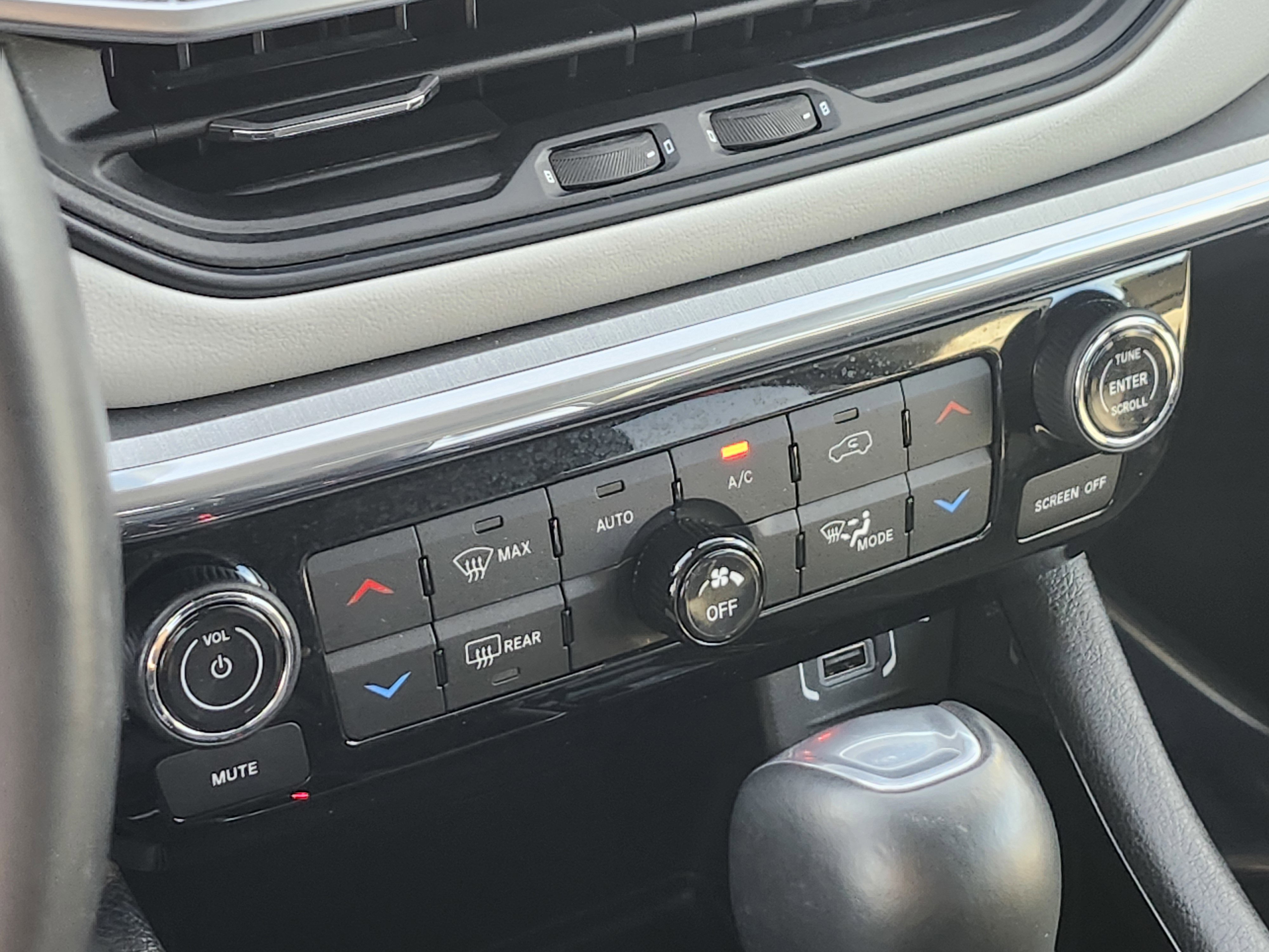 Used 2022 Jeep Compass Limited image 27