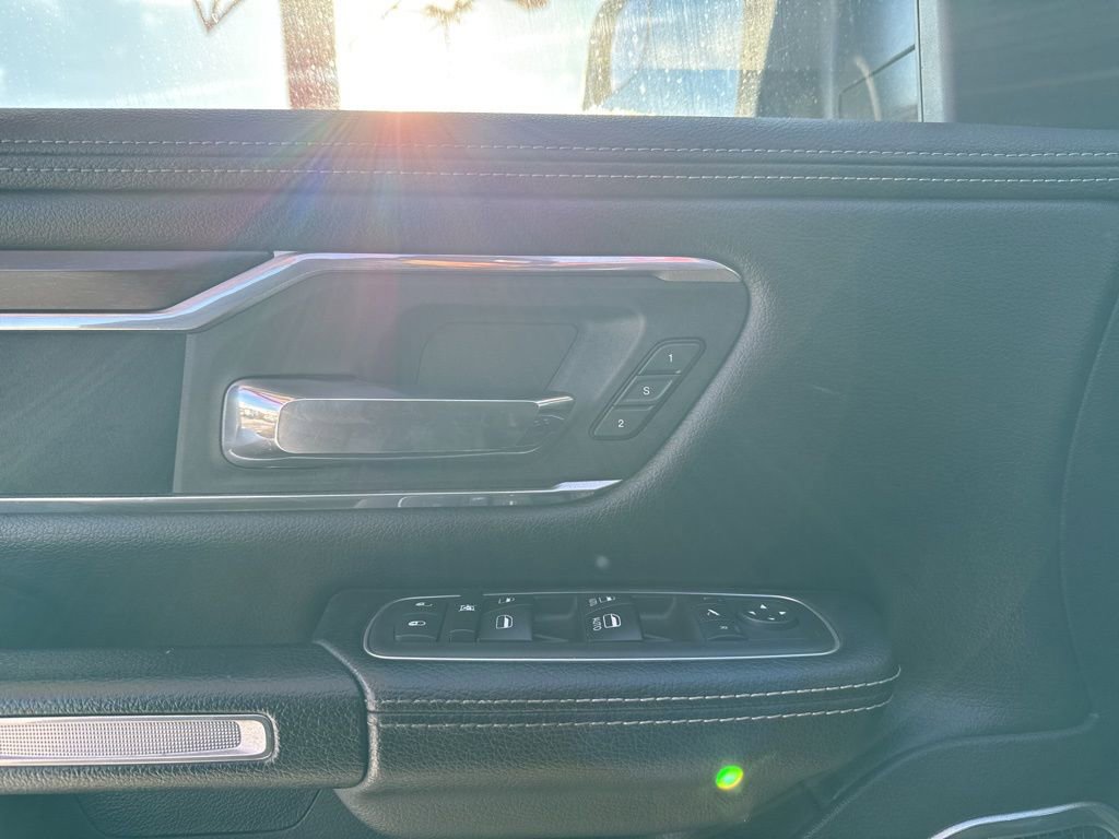 Used 2022 RAM 1500 Laramie AWD/4WD image 11